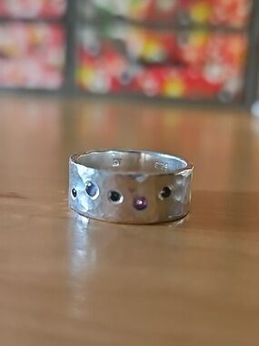 Sterling Silver Hammered Band Ring with Multi-Colored Stones